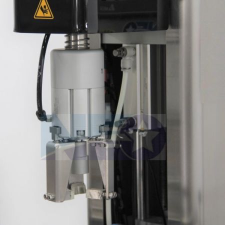 輕便小台鎖蓋機